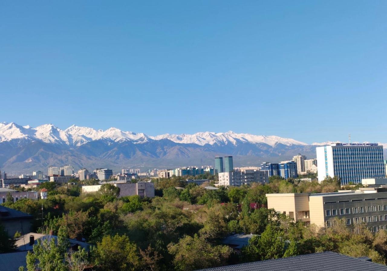 Студия В Центре Города, В «Золотом Квадрате» Almaty Esterno foto